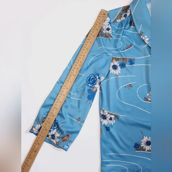 Vintage 70s Blue Silky Polyester Floral Daisy Poppy Top Shirt Women's Small - Picture 9 of 13
